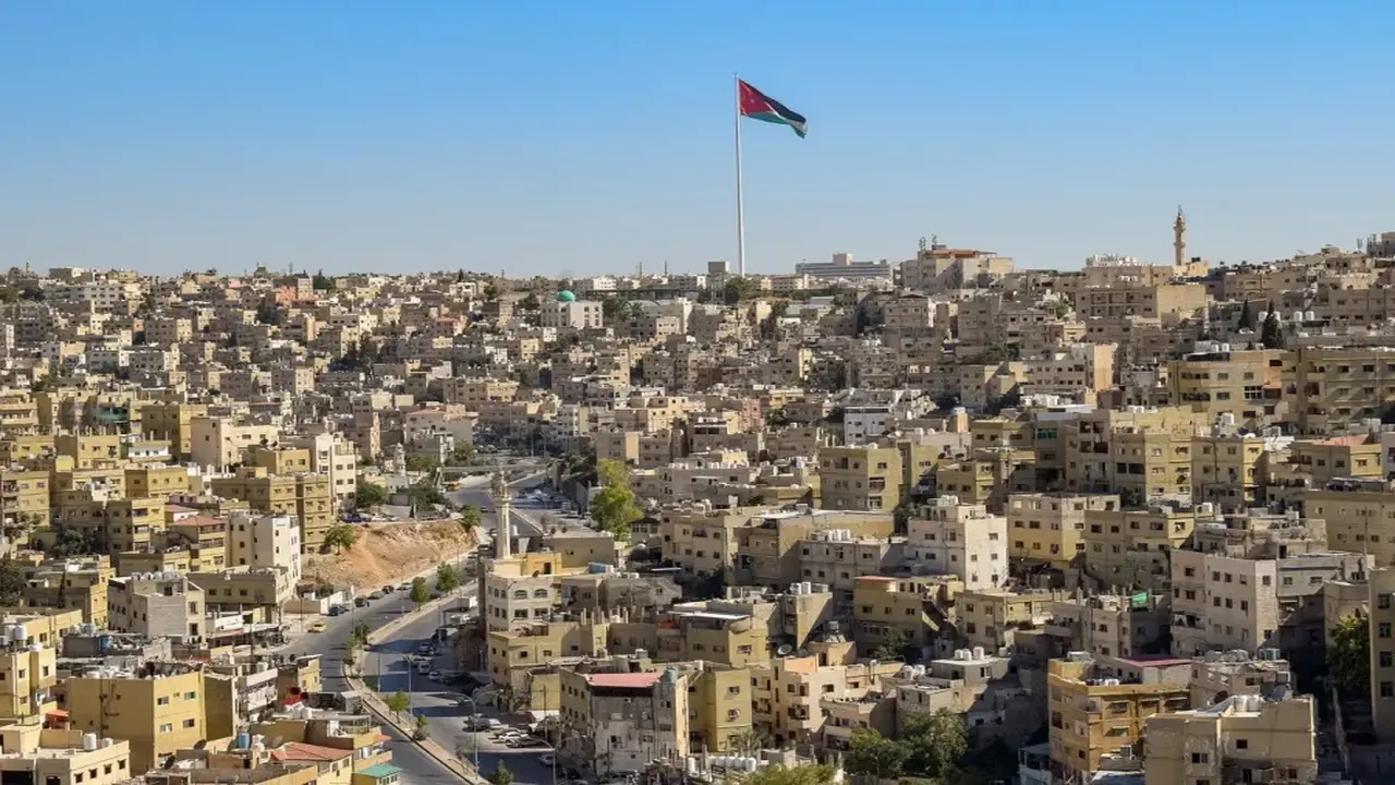 طقس معتدل مع رياح مثيرة للغبار في البادية وفق الأرصاد